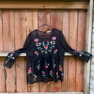 Grand & Greene Embroidered Floral Top 🌸